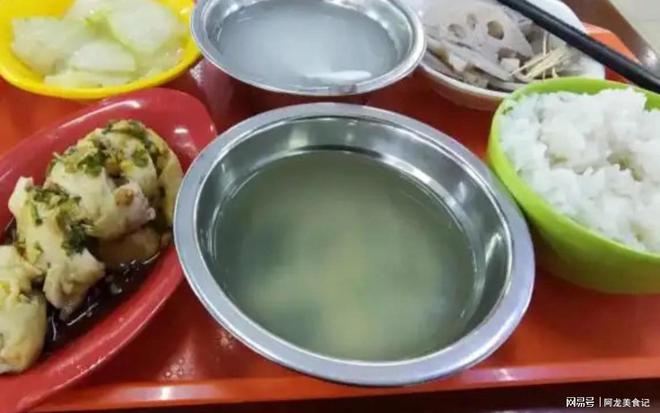 房一日三餐花不到30元：结婚5年存下50w麻将胡了试玩模拟器广西95后小夫妻为存钱买(图3)