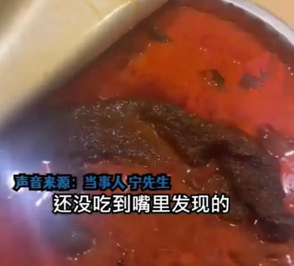 便!被员工拍下后曝光涉事门店回应麻将胡了火锅店店长在后厨灶台小(图17) 便!被员工拍下后曝光涉事门店回应麻将胡了火锅店店长在后厨灶台小(图17)