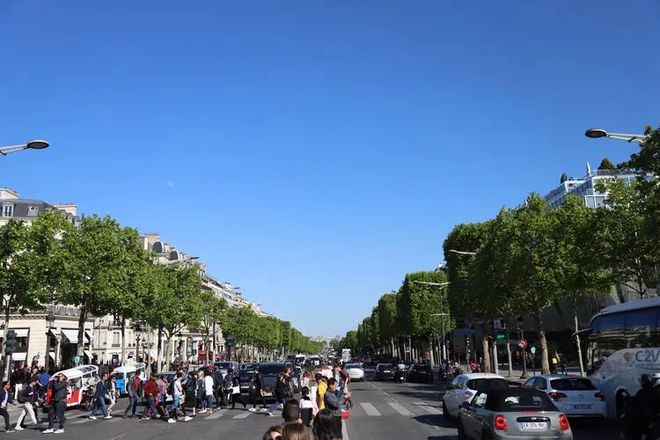 :香榭丽舍大道的诗意漫步麻将胡了app巴黎之旅(图4) :香榭丽舍大道的诗意漫步麻将胡了app巴黎之旅(图4)