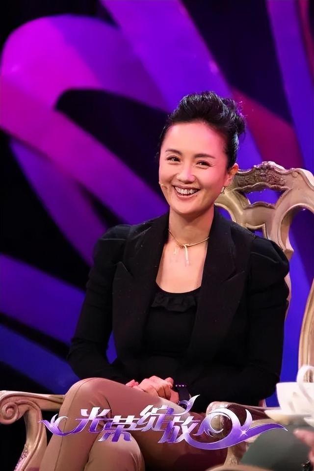 脸型和母亲神似知情人透露其父母背景PG麻将胡了亲人曝光朱媛媛全家福!(图3) 脸型和母亲神似知情人透露其父母背景PG麻将胡了亲人曝光朱媛媛全家福!(图3)