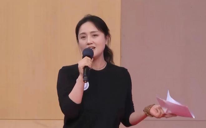 脸型和母亲神似知情人透露其父母背景PG麻将胡了亲人曝光朱媛媛全家福！