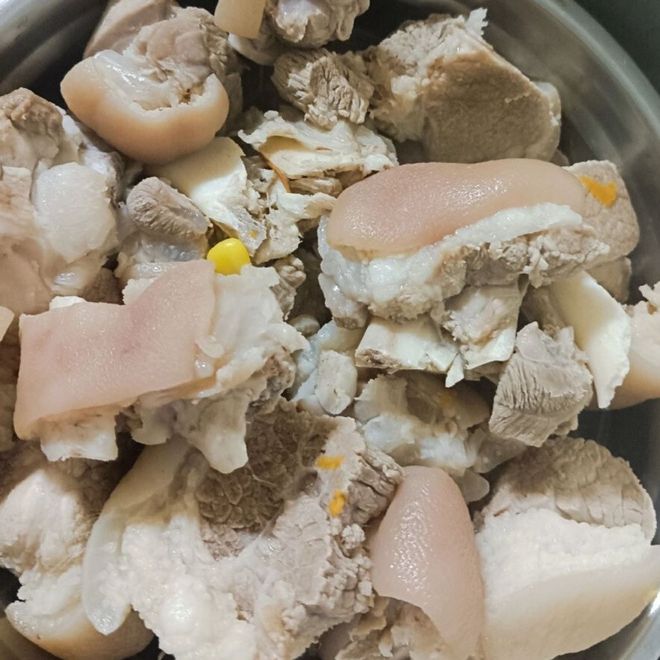 见桌上菜觉被怠慢评论区却一致力挺主人家PG麻将胡了网站入口女子做客广东同事家(图2)